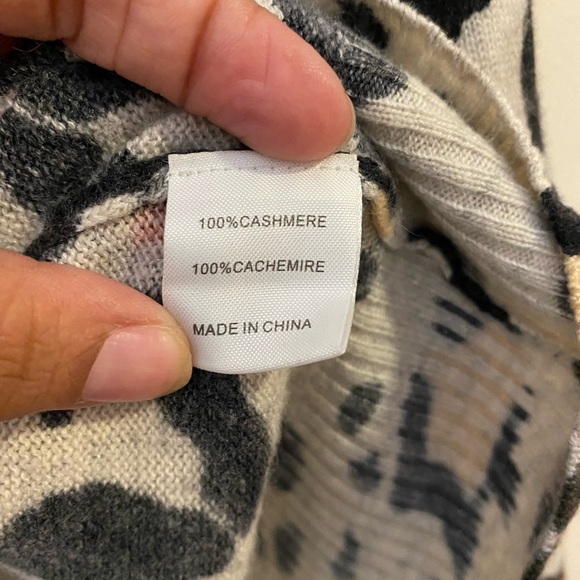 Brochu Walker 100% Cashmere Leopard Animal Print V-Neck Sweater Oversized - Picture 4 of 12